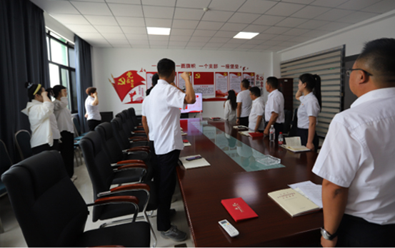 尉犁利华联合党支部开展迎“七一”主题党日活动 共庆建党104周年