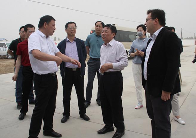 Wang Hongxin, chairman of Zhongtai group, and his delegation came to Xinjiang Lihua for research and